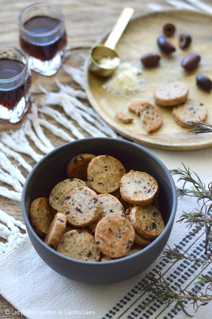 Biscuits Apéritifs à Lépeautre Parmesan Olives Et Romarin Laets Bake It 